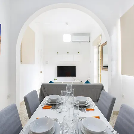 Bright And Cozy Two-bedroom Near Promenade Apartament *
