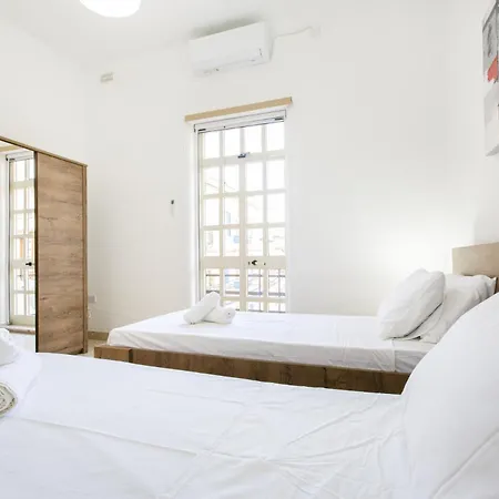 Bright And Cozy Two-bedroom Near Promenade Lägenhet *