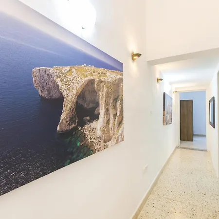 Bright And Cozy Two-bedroom Near Promenade Sliema