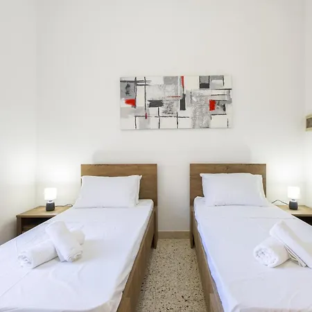 Apartment Bright And Cozy Two-bedroom Near Promenade