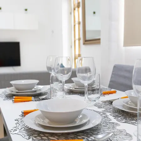 Apartment Bright And Cozy Two-bedroom Near Promenade *