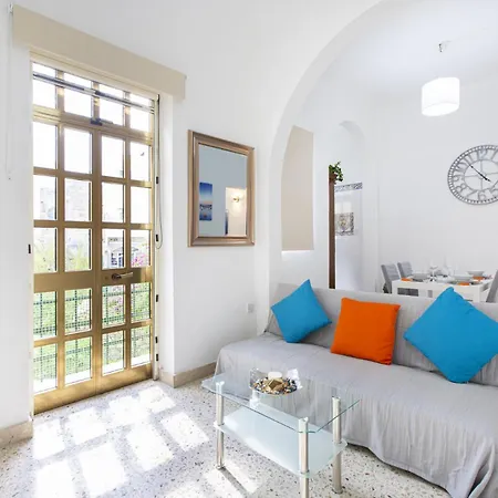 Lägenhet Bright And Cozy Two-bedroom Near Promenade