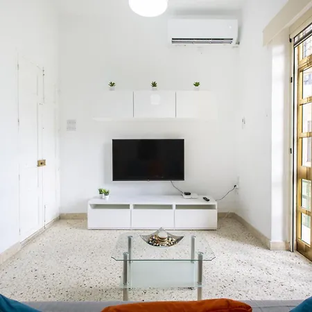 Bright And Cozy Two-bedroom Near Promenade *