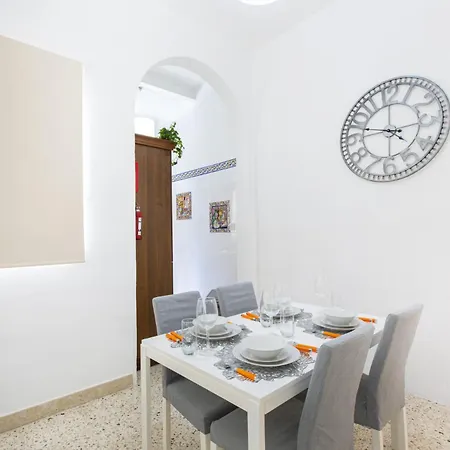 Bright And Cozy Two-bedroom Near Promenade Apartment