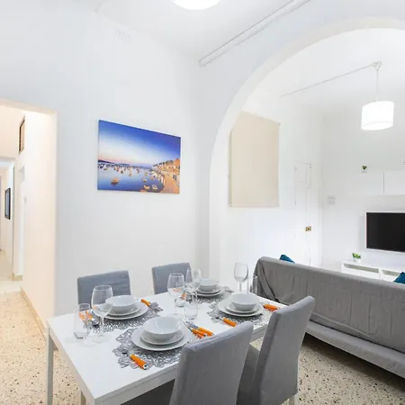 Bright And Cozy Two-bedroom Near Promenade