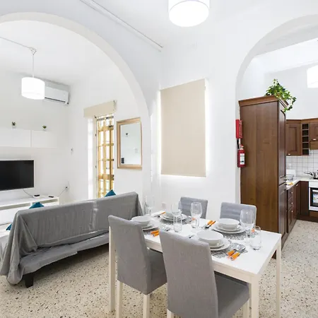 Bright And Cozy Two-bedroom Near Promenade *