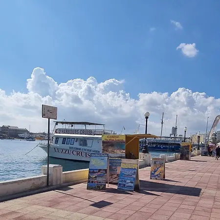 Bright And Cozy Two-bedroom Near Promenade