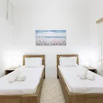 Bright And Cozy Two-bedroom Near Promenade 아파트
