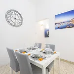 Bright And Cozy Two-bedroom Near Promenade