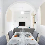 Bright And Cozy Two-bedroom Near Promenade 아파트 *