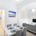 Bright And Cozy Two-bedroom Near Promenade