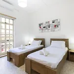 Bright And Cozy Two-bedroom Near Promenade